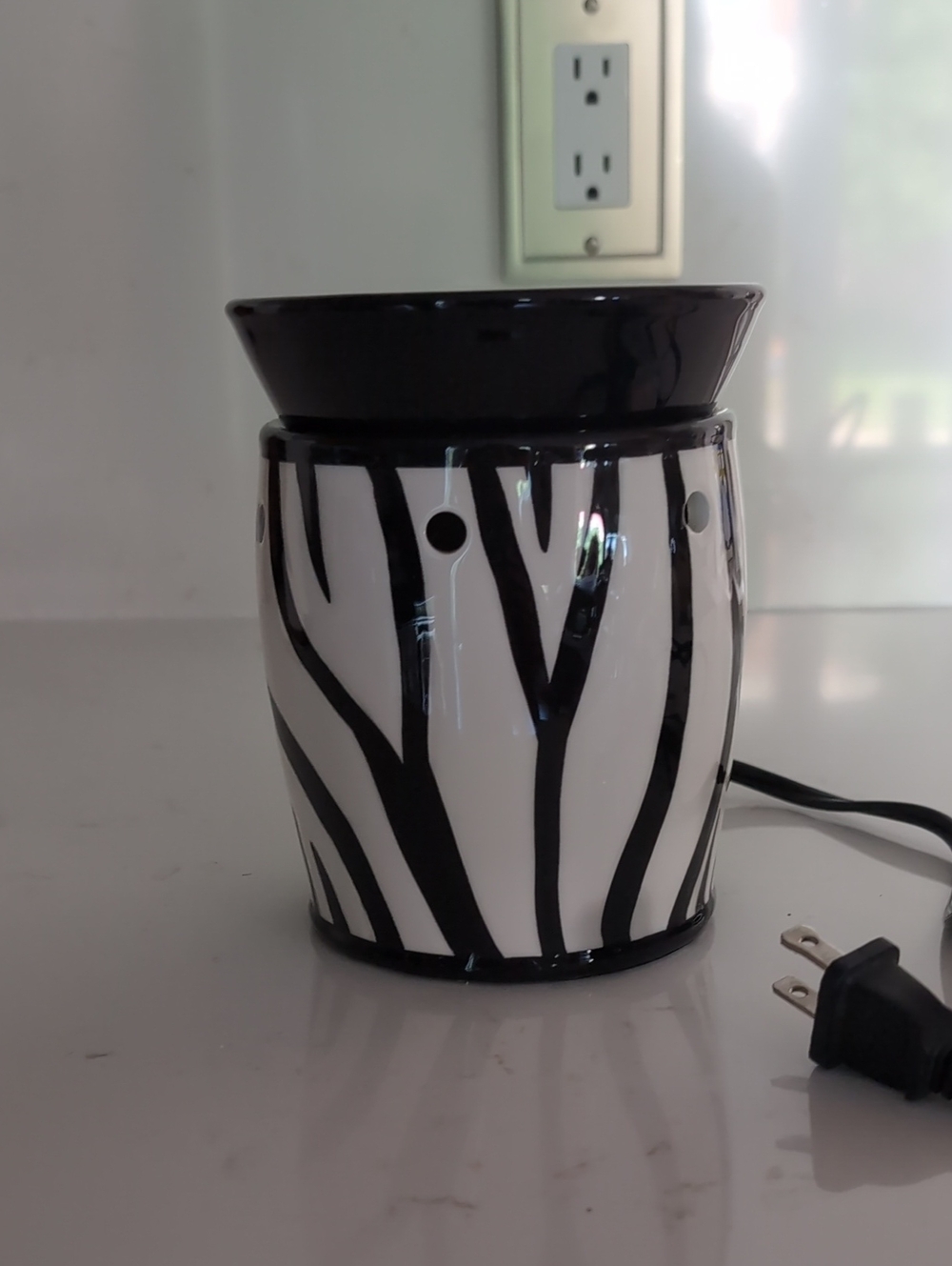 Scentsy White & Black Zebra Ceramic Warmer Base